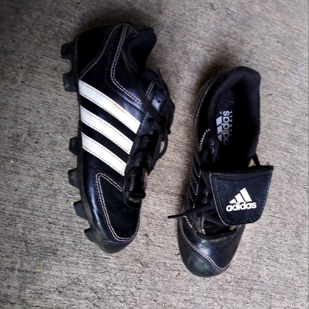 Adidas boy cleats size 2